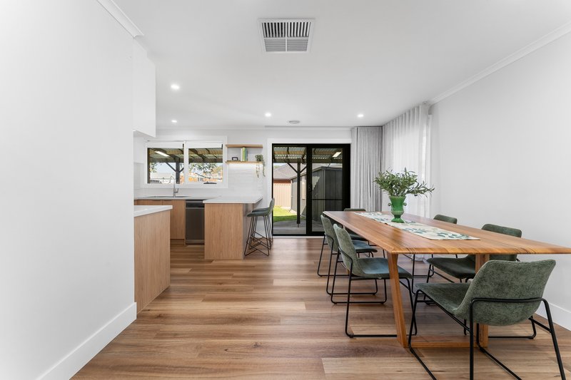 Photo - 4 Mosig Court, Hampton Park VIC 3976 - Image 3