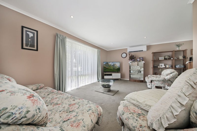 Photo - 4 Mountain Vista Court, Morayfield QLD 4506 - Image 3