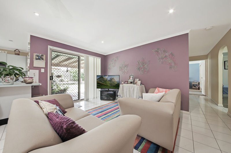 Photo - 4 Mountain Vista Court, Morayfield QLD 4506 - Image 6