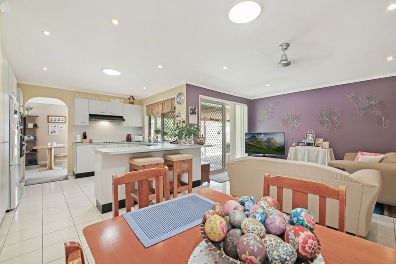 Photo - 4 Mountain Vista Court, Morayfield QLD 4506 - Image 8