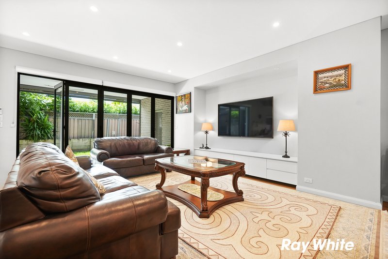 Photo - 4 Mountview Avenue, Doonside NSW 2767 - Image 4