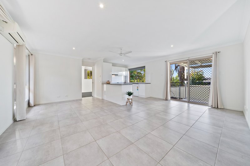 Photo - 4 Mulligan Way, Edens Landing QLD 4207 - Image 5