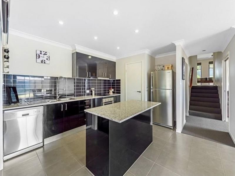 Photo - 4 Mullingar Place, Carrara QLD 4211 - Image 11