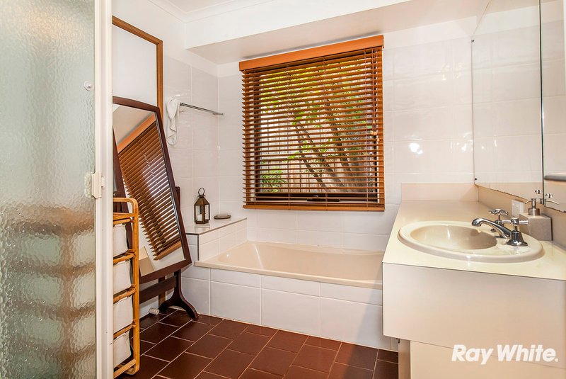 Photo - 4 Murray Crescent, Rowville VIC 3178 - Image 5