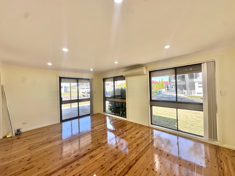 Photo - 4 Murrumbidgee Street, Bossley Park NSW 2176 - Image 2