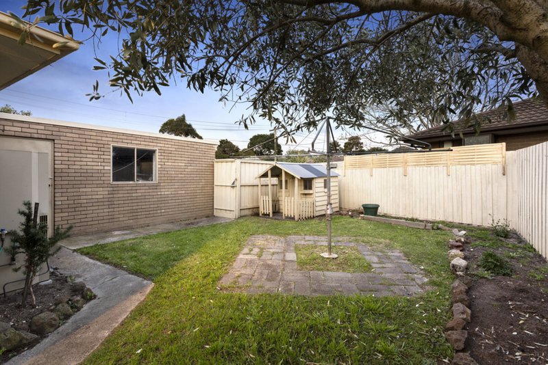 Photo - 4 Murumba Drive, Oakleigh South VIC 3167 - Image 8