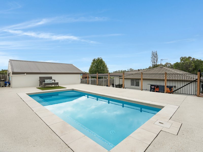 4 Muston Court, Carrara QLD 4211