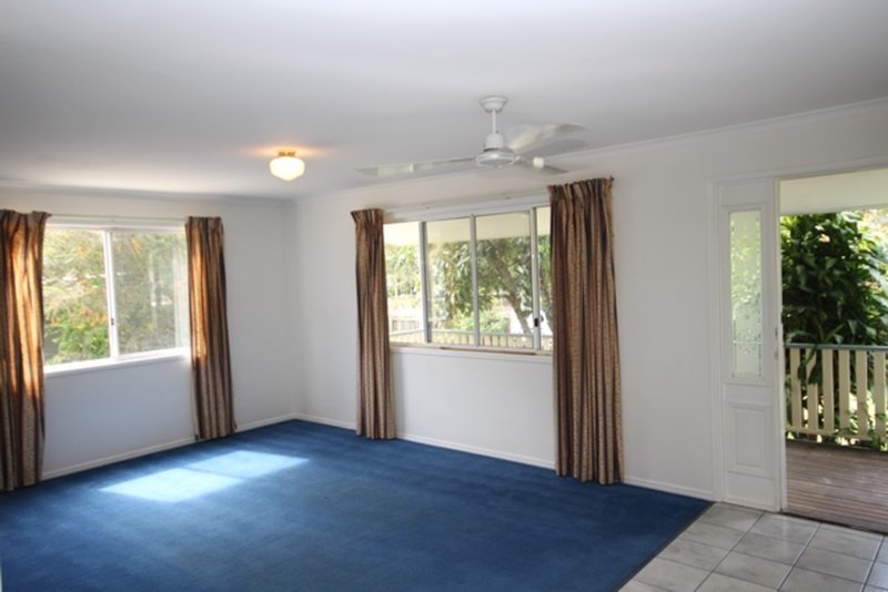 Photo - 4 Myla Road, Landsborough QLD 4550 - Image 3