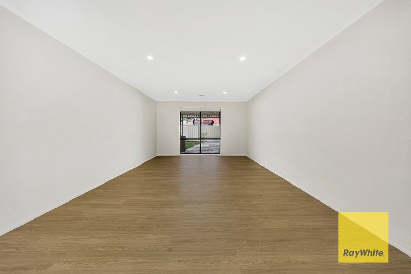 Photo - 4 Myna Street, Epping VIC 3076 - Image 8