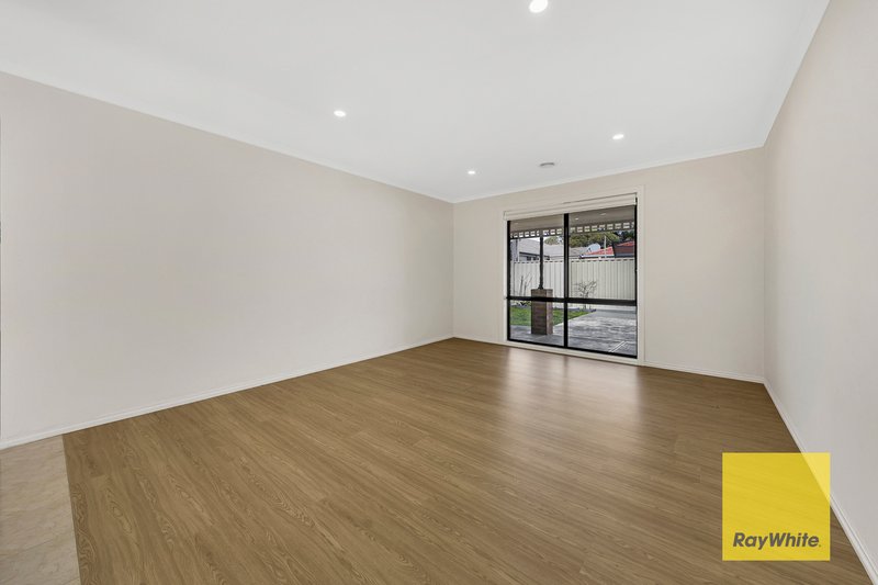Photo - 4 Myna Street, Epping VIC 3076 - Image 9