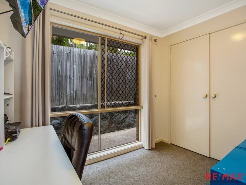 Photo - 4 Nairn Ct , Highland Park QLD 4211 - Image 16