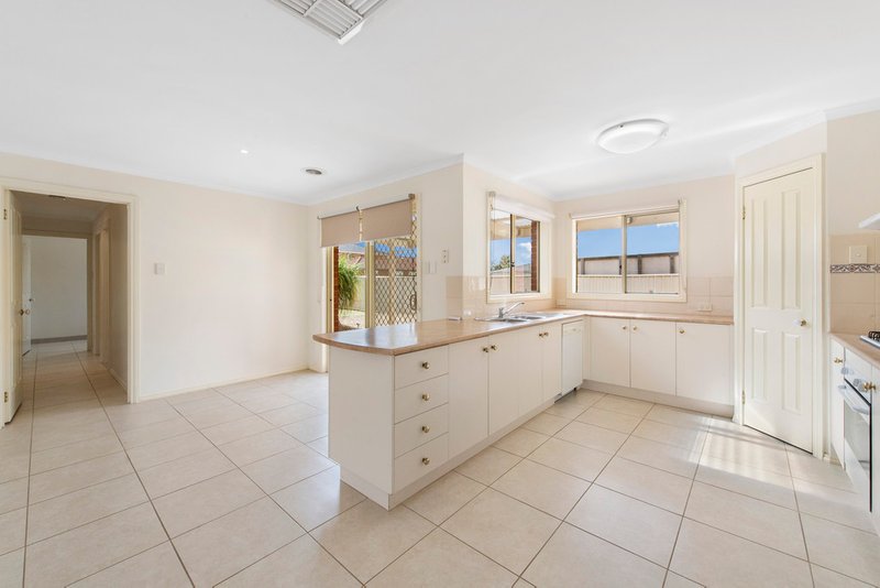 Photo - 4 Narrabeen Street, Taylors Hill VIC 3037 - Image 7