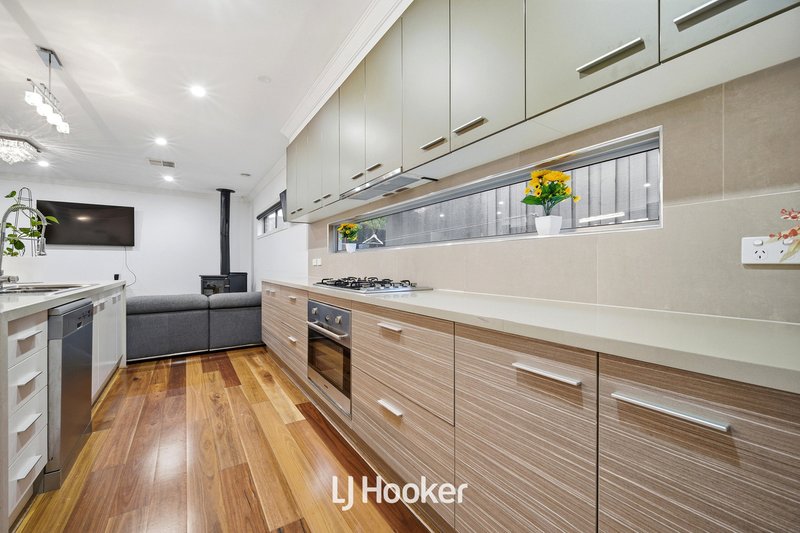 Photo - 4 Nature Circuit, Cranbourne North VIC 3977 - Image 12