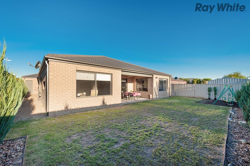 Photo - 4 Nauru Court, Taylors Hill VIC 3037 - Image 10