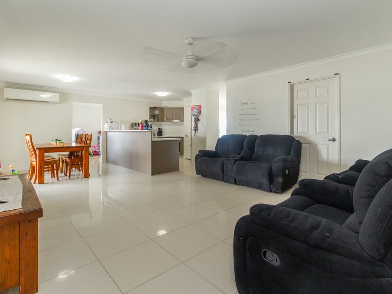 Photo - 4 Navickas Circuit, Redbank Plains QLD 4301 - Image 5