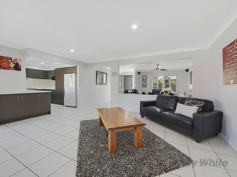 Photo - 4 Neales Street, Murrumba Downs QLD 4503 - Image 4