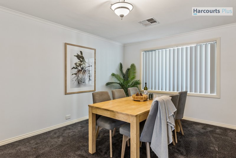 Photo - 4 Nevarc Mews, Hallett Cove SA 5158 - Image 6