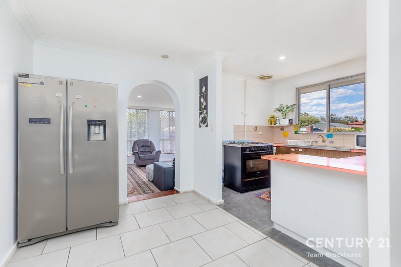 Photo - 4 Newborough Place, Huntingdale WA 6110 - Image 3