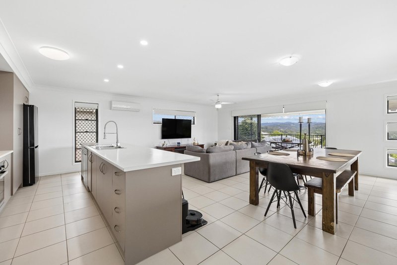 Photo - 4 Nightshade Crescent, Pimpama QLD 4209 - Image 3