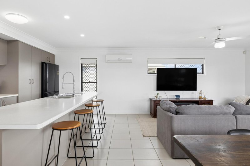 Photo - 4 Nightshade Crescent, Pimpama QLD 4209 - Image 4