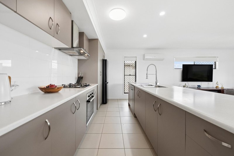 Photo - 4 Nightshade Crescent, Pimpama QLD 4209 - Image 5