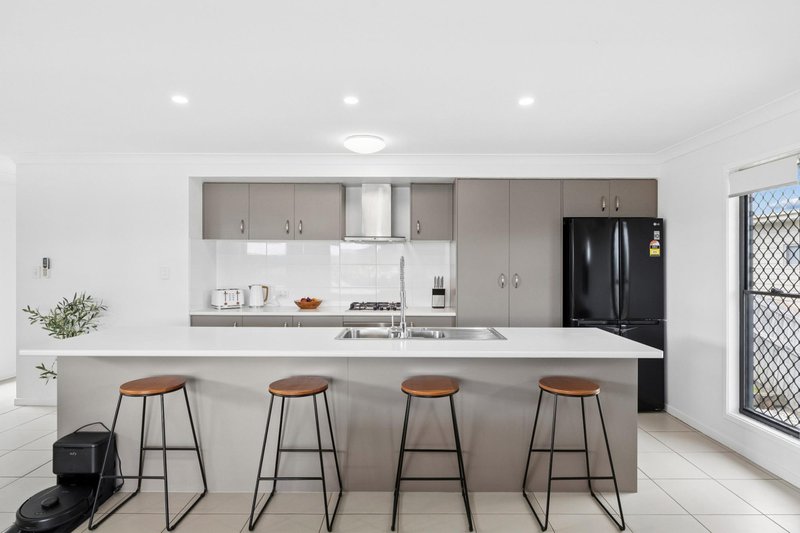 Photo - 4 Nightshade Crescent, Pimpama QLD 4209 - Image 6