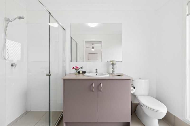 Photo - 4 Nightshade Crescent, Pimpama QLD 4209 - Image 13