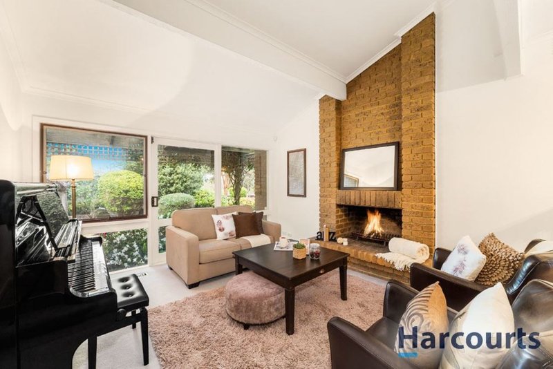 Photo - 4 Nina Place, Wantirna VIC 3152 - Image 3