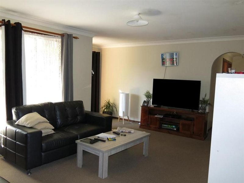 Photo - 4 Nioka Place, Taree NSW 2430 - Image 2