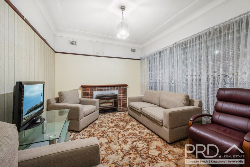 Photo - 4 Nirimba Avenue, Narwee NSW 2209 - Image 4