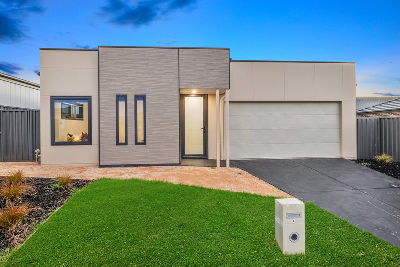 4 Niseko Crescent, Pakenham VIC 3810