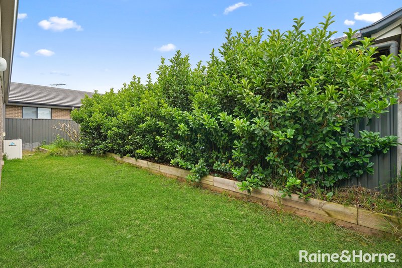 Photo - 4 Northview Street, Grantham Farm NSW 2765 - Image 11