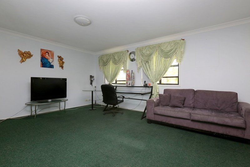 Photo - 4 Noumea Avenue, Bankstown NSW 2200 - Image 7