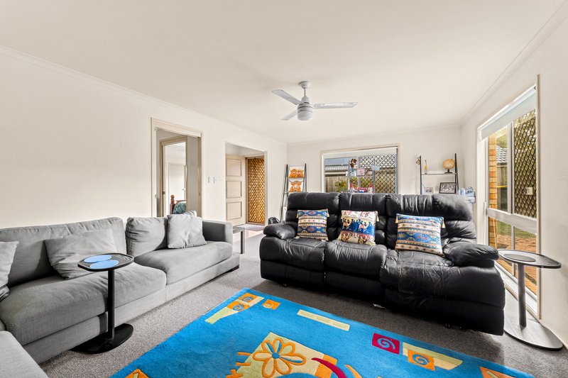 Photo - 4 Noumea Place, Forest Lake QLD 4078 - Image 2