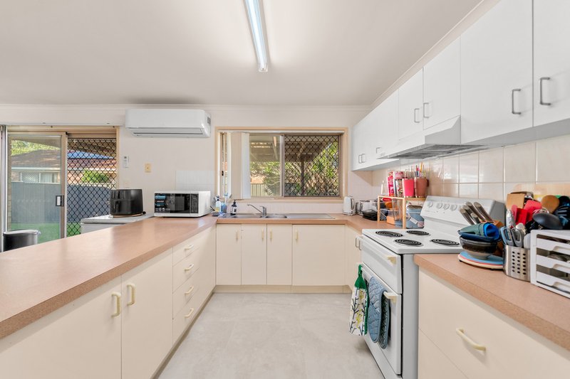 Photo - 4 Noumea Place, Forest Lake QLD 4078 - Image 4