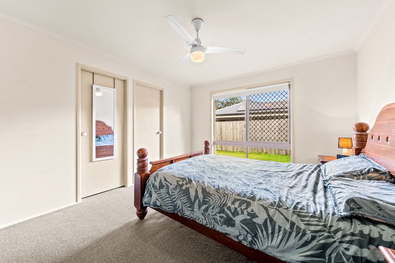 Photo - 4 Noumea Place, Forest Lake QLD 4078 - Image 7