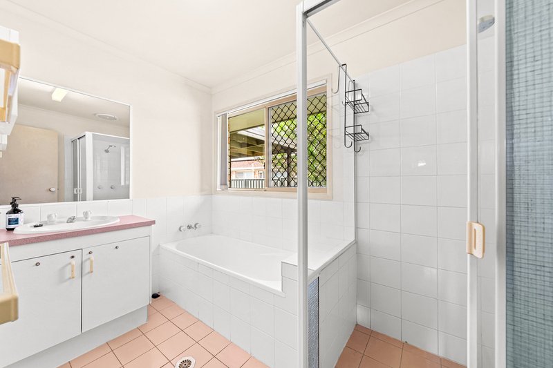 Photo - 4 Noumea Place, Forest Lake QLD 4078 - Image 8