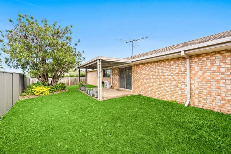 Photo - 4 Noumea Place, Forest Lake QLD 4078 - Image 13
