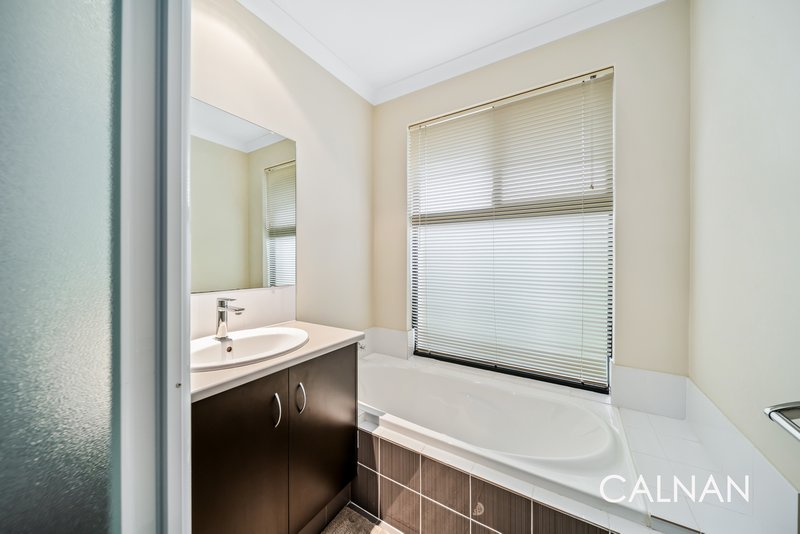 Photo - 4 Nutmeg Place, Wattle Grove WA 6107 - Image 10
