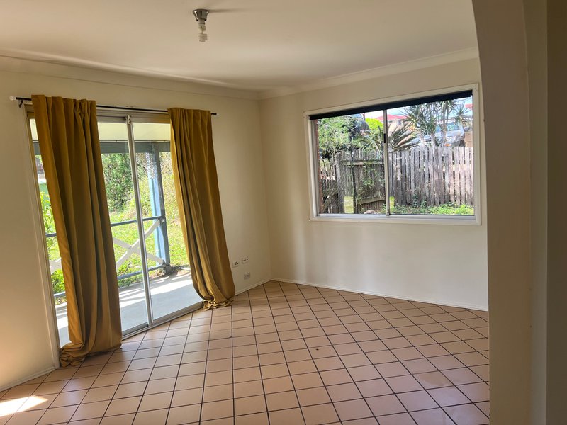 Photo - 4 Oakdale Street, Browns Plains QLD 4118 - Image 1