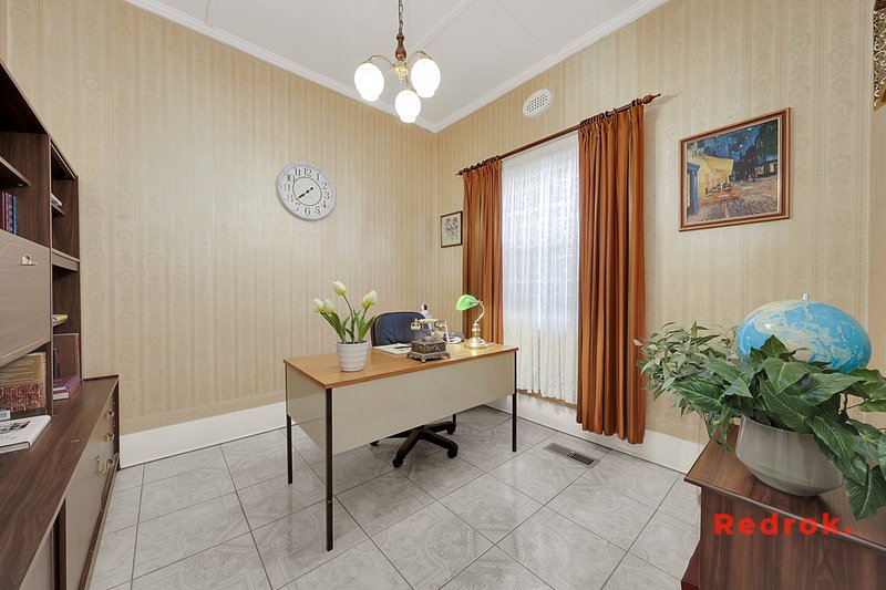 Photo - 4 Oakhill Avenue, Reservoir VIC 3073 - Image 11