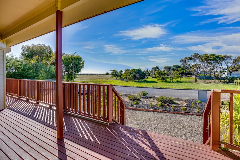 Photo - 4 Oakley Avenue, Clayton Bay SA 5256 - Image 3