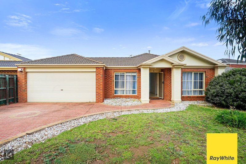 Photo - 4 Oakwood Crescent, Hoppers Crossing VIC 3029 - Image 2