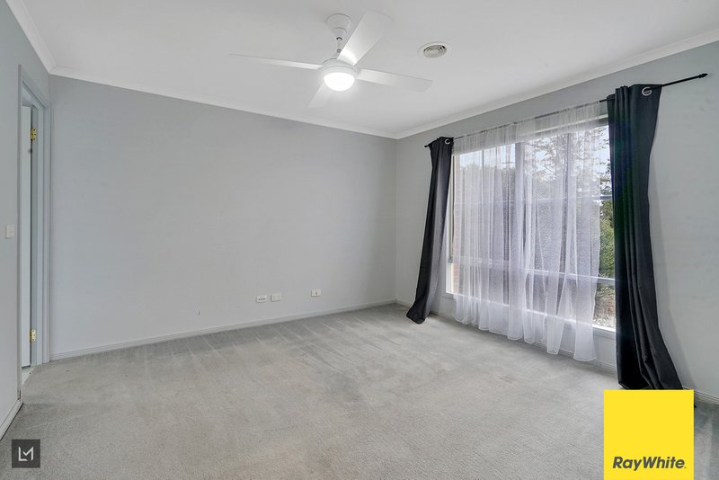 Photo - 4 Oakwood Crescent, Hoppers Crossing VIC 3029 - Image 8