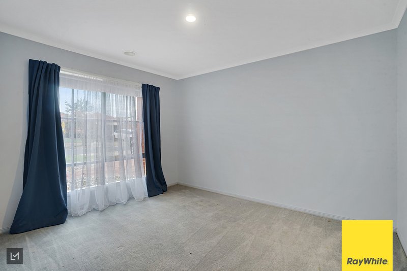 Photo - 4 Oakwood Crescent, Hoppers Crossing VIC 3029 - Image 9