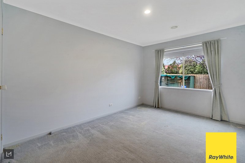 Photo - 4 Oakwood Crescent, Hoppers Crossing VIC 3029 - Image 10