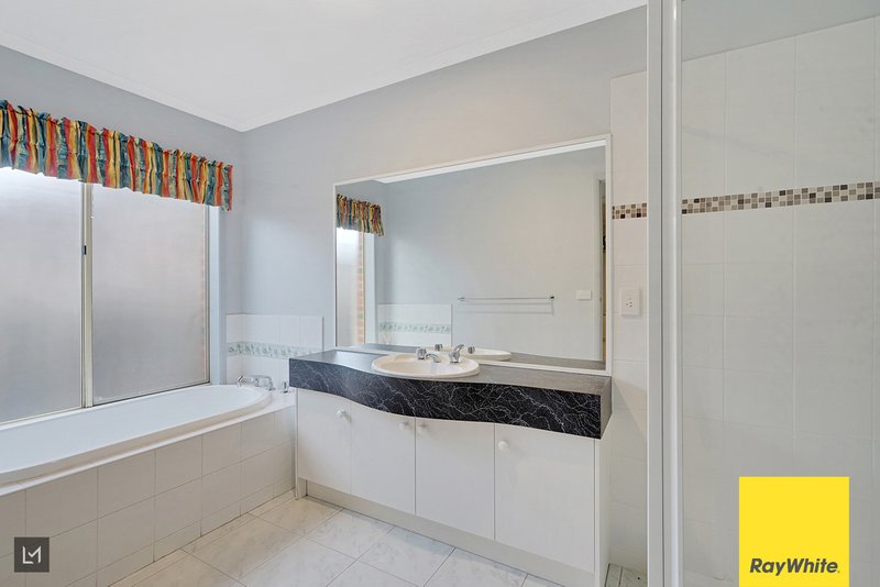 Photo - 4 Oakwood Crescent, Hoppers Crossing VIC 3029 - Image 12