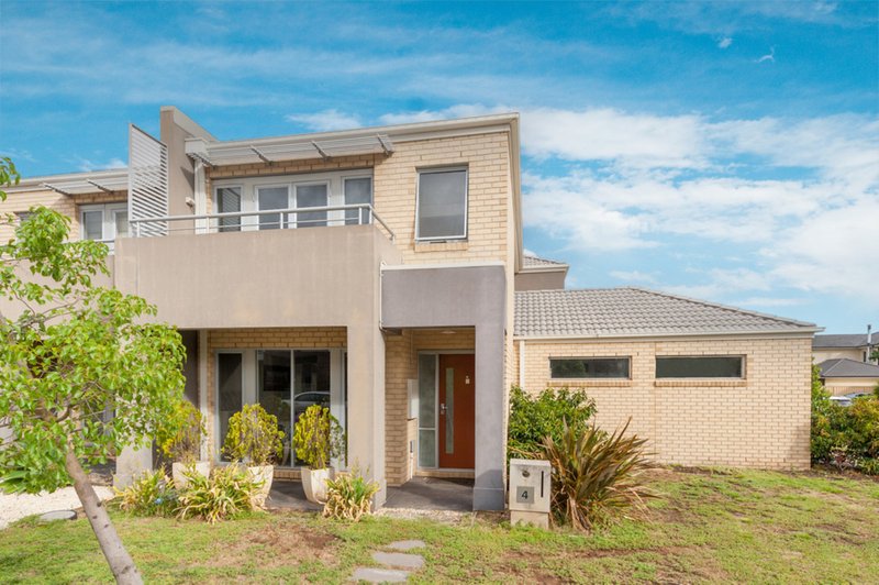 4 Oldis Close, Caroline Springs VIC 3023