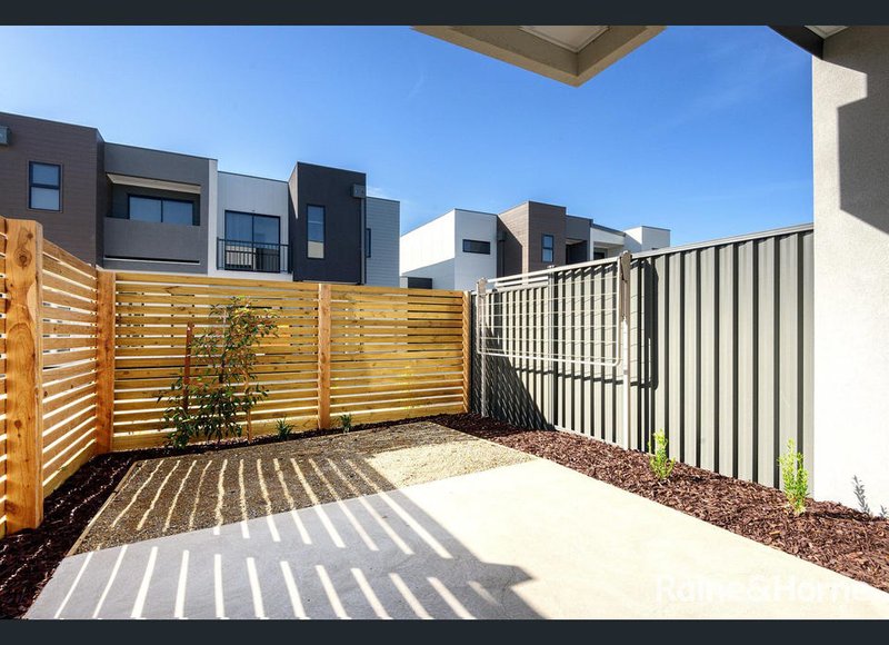 Photo - 4 Ollie Place, Cranbourne East VIC 3977 - Image 7