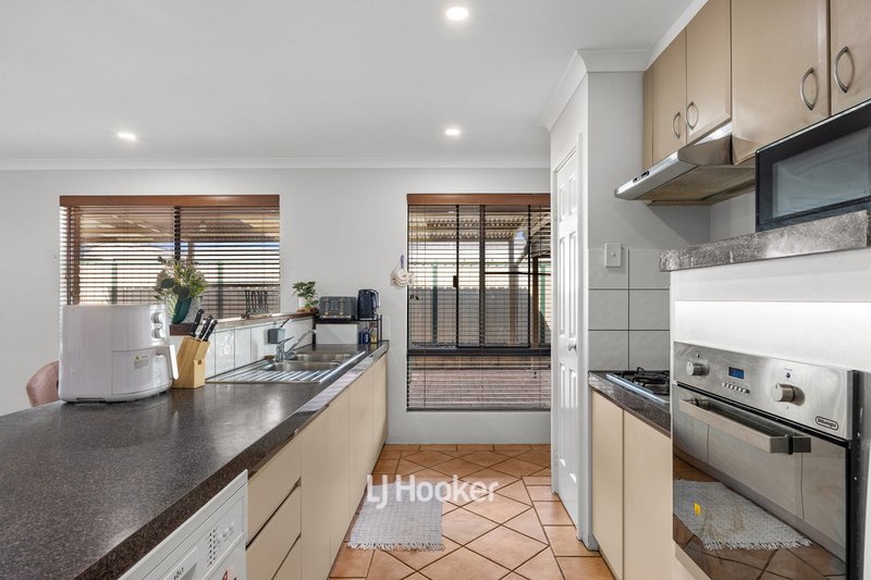 Photo - 4 O'Meehan Green, Usher WA 6230 - Image 11